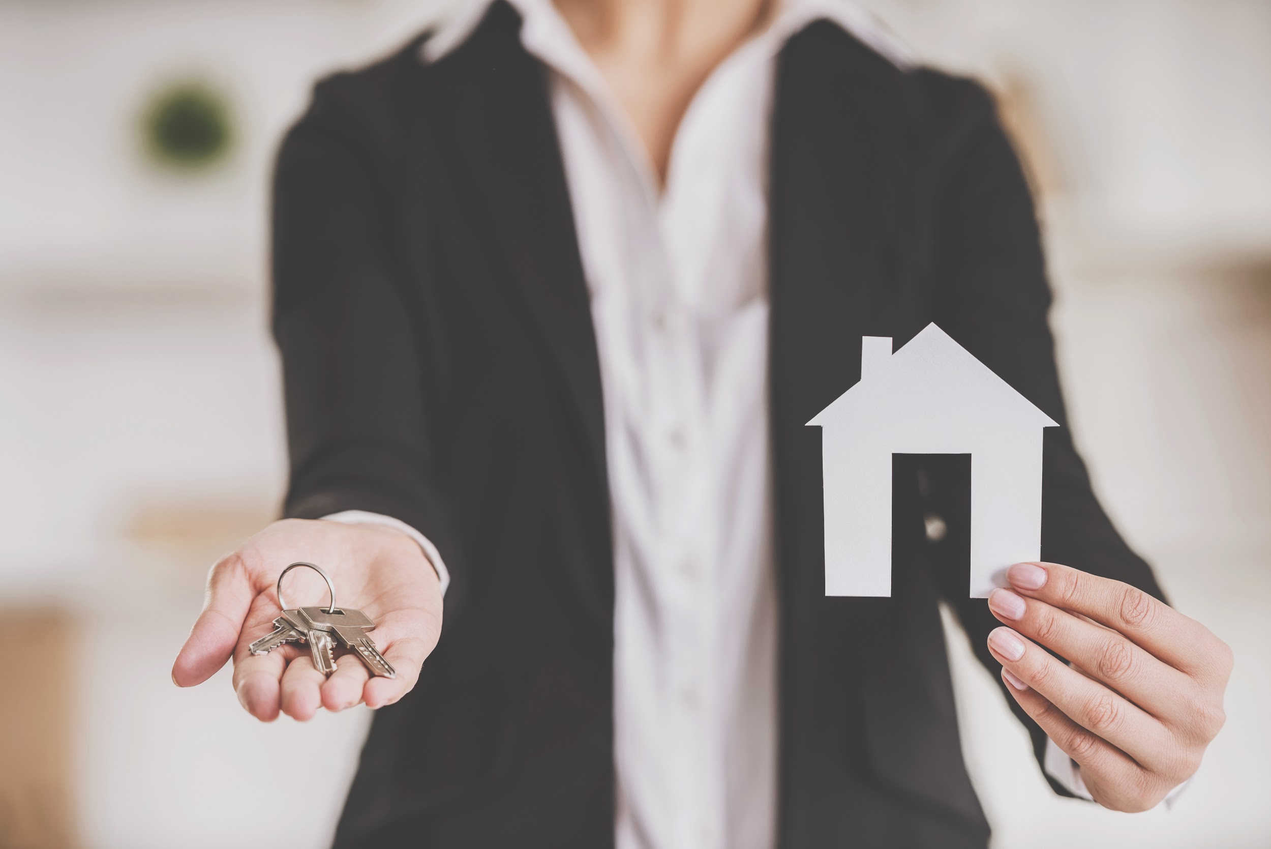 Realtor handing over keys to new homeowners